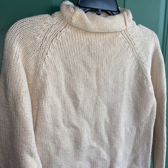 LL Bean XS cream sweater - Picture 6 of 6